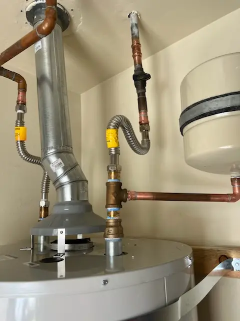 Water heater installation and plumbing repair in Sabrosa